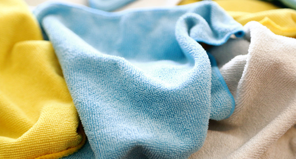 erivärisiä mikrokuituliinoja