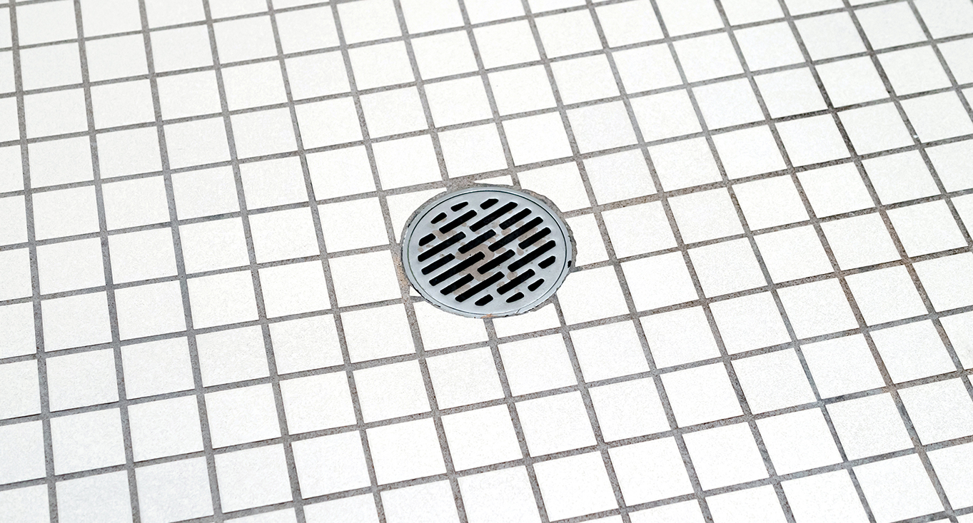 Lattiakaivon puhdistus